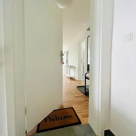 Zweibettzimmer Mit Gemeinschaftsbad-,kueche & Wohnzimmer Хостел *