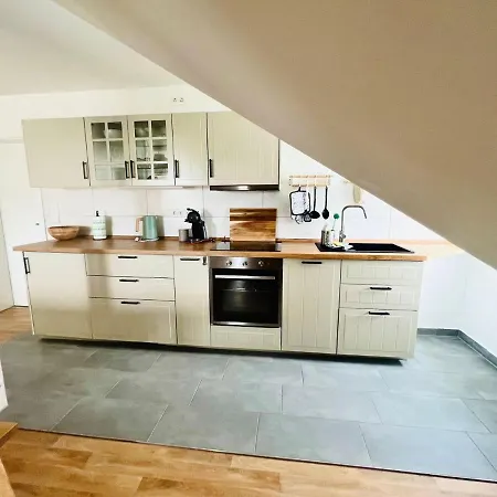 Хостел Zweibettzimmer Mit Gemeinschaftsbad-,kueche & Wohnzimmer Prohn
