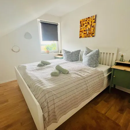 Хостел Zweibettzimmer Mit Gemeinschaftsbad-,kueche & Wohnzimmer *